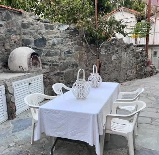 Finikous House-agros *