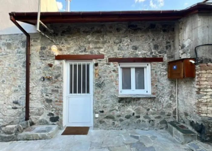 Finikous House-agros *