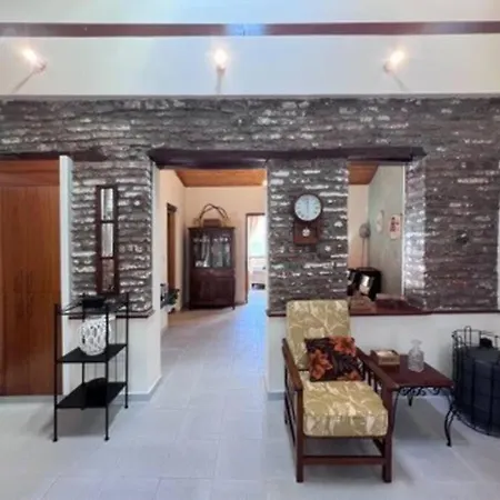 Vakantiehuis Finikous House-agros *