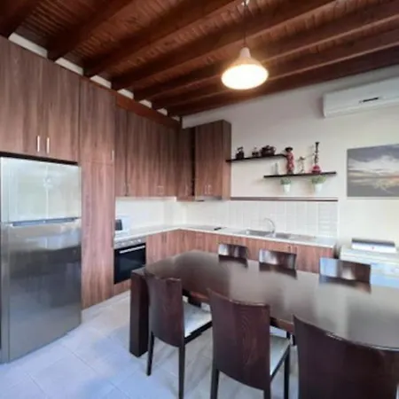 Holiday home Finikous House-agros *